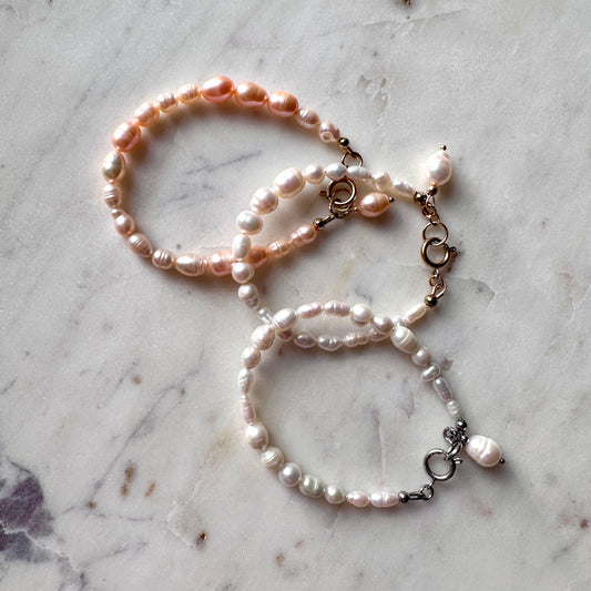Monika|Upcycled irregular pearls bracelet