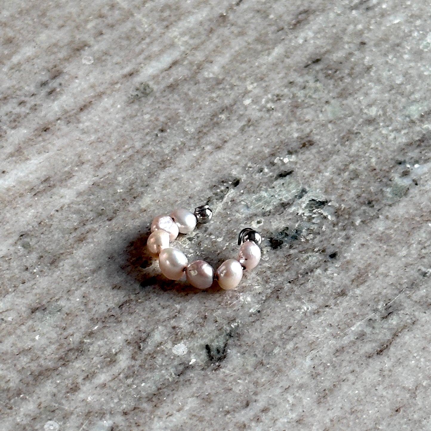 Vanessa | Upcycled pearls earcuff