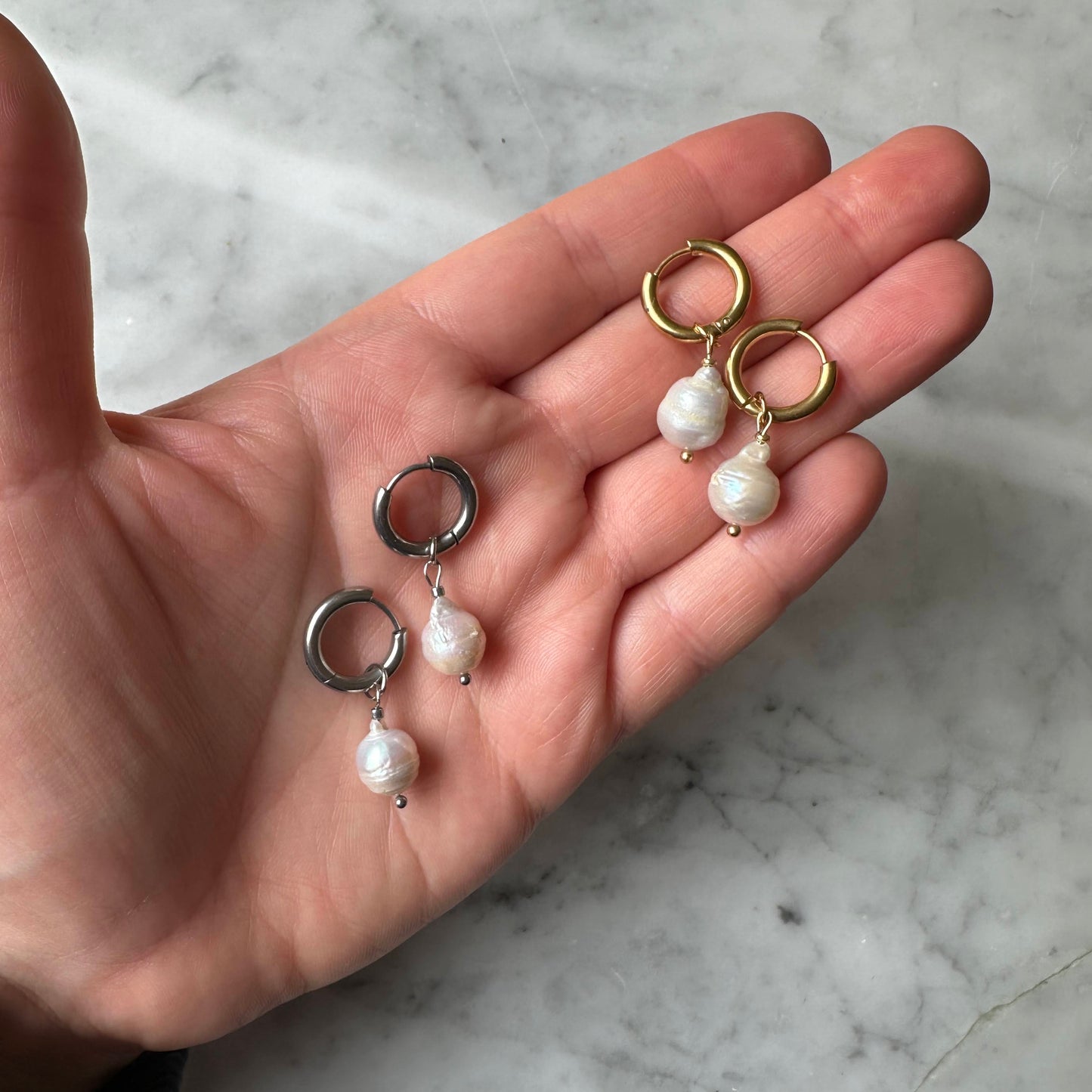 Lisa|2 in 1|Minimalistic baroque pearls earrings
