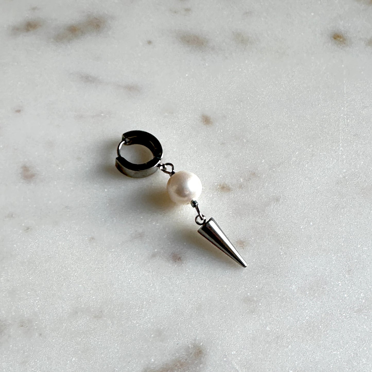 Marlene • pearl earrings with spikes