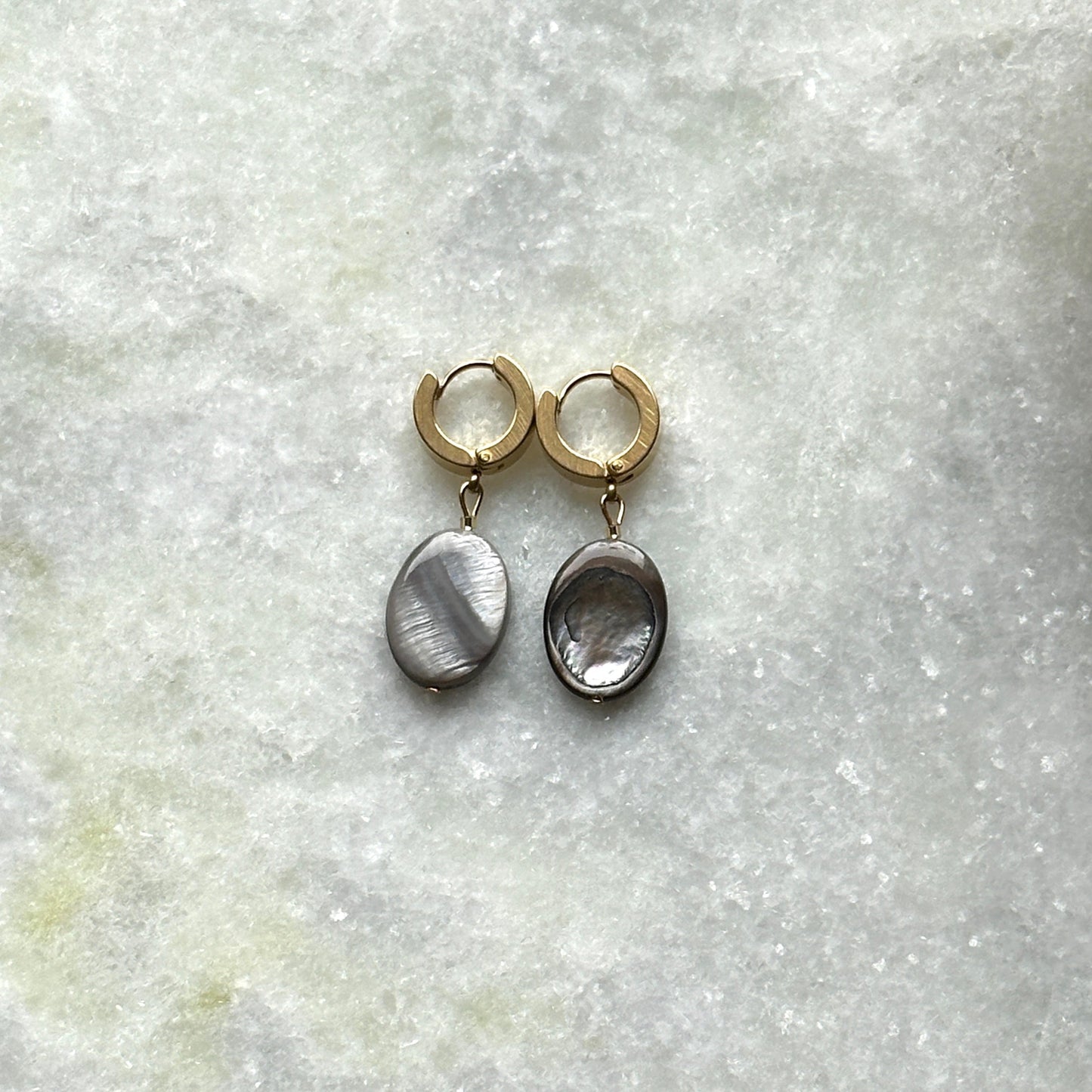 Mona | Upcycled mother-of-pearl earrings