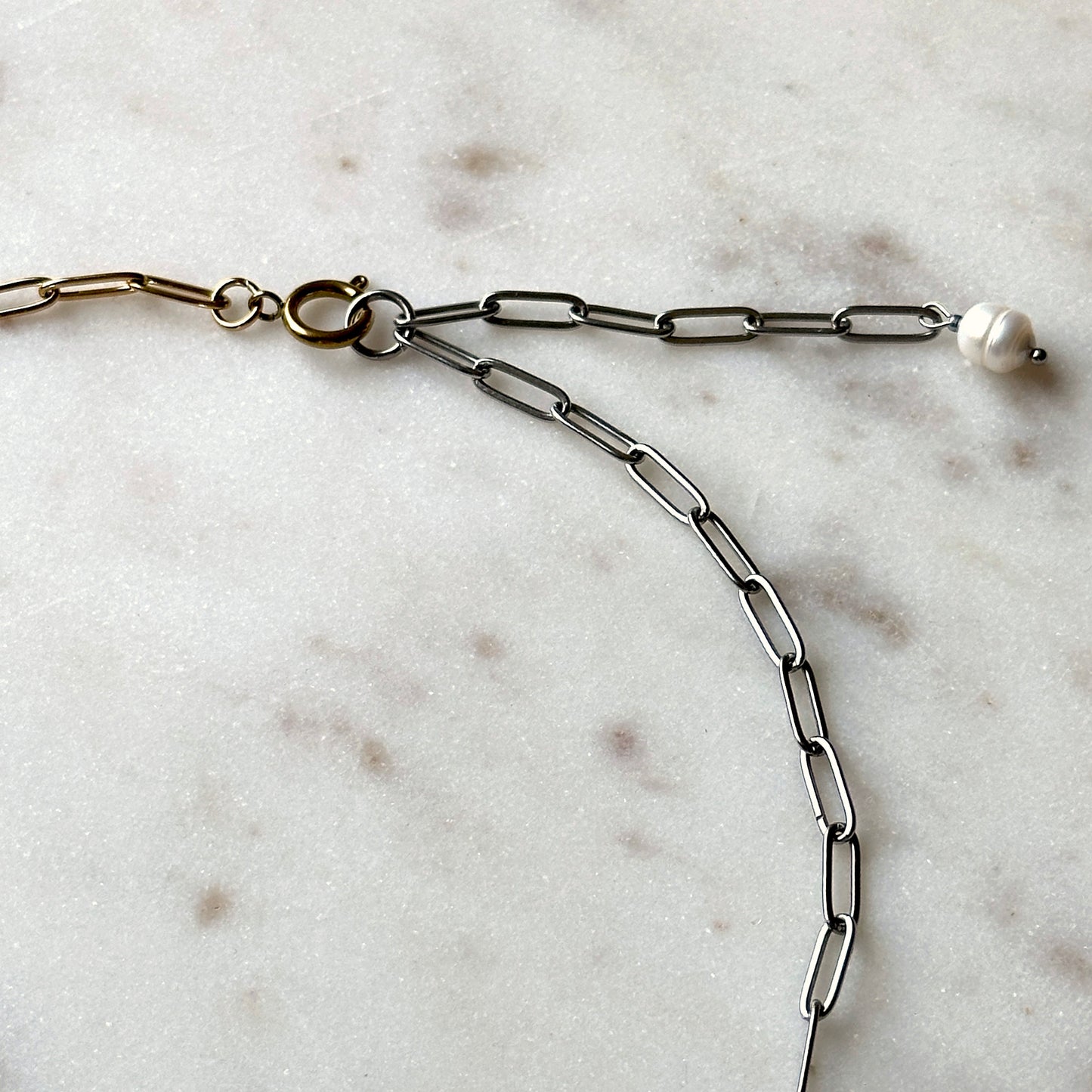 Erika|Duotone chain pearl necklace