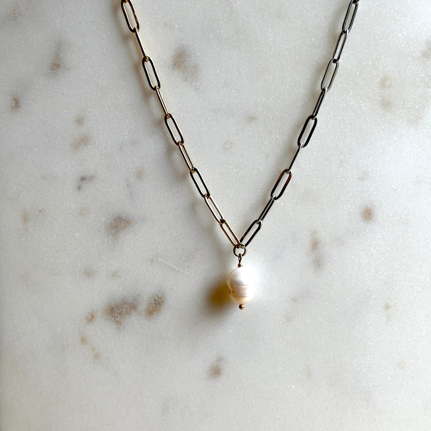 Erika|Duotone chain pearl necklace