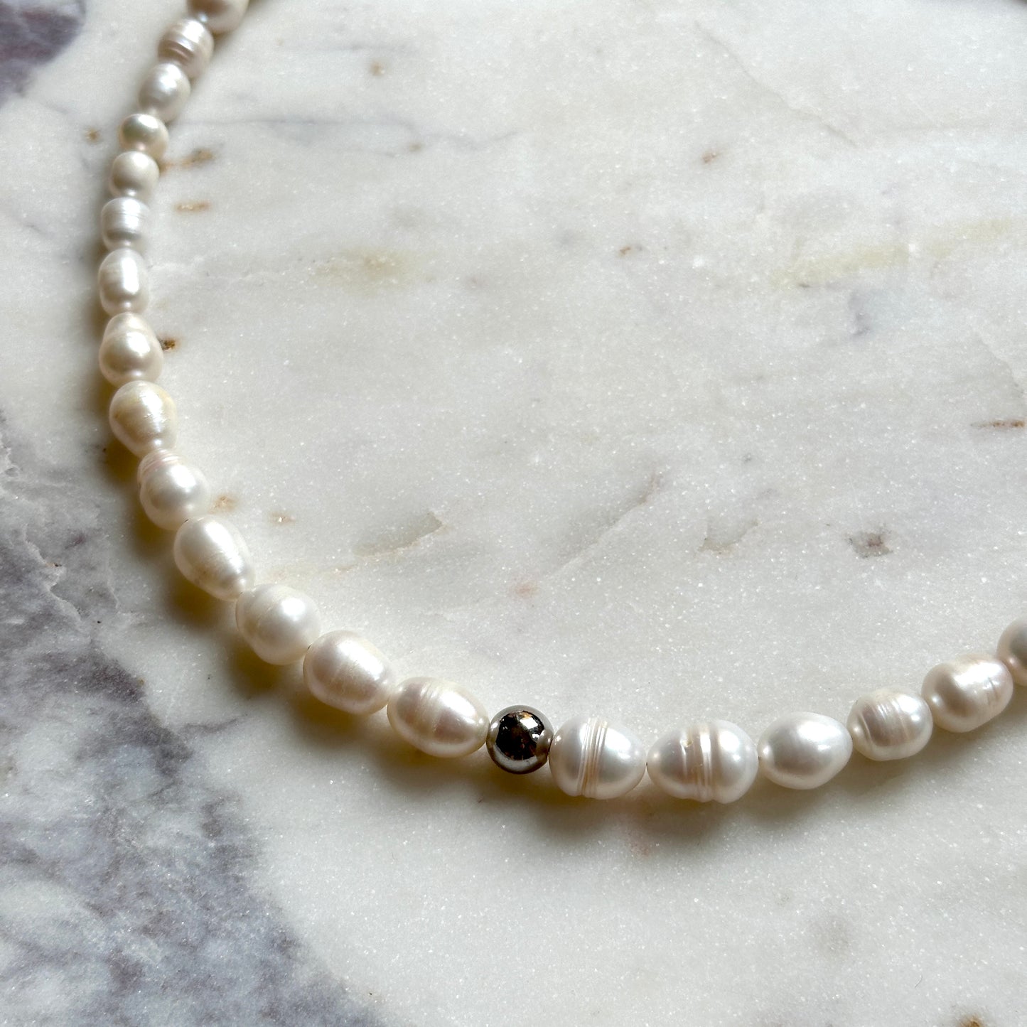 Roma | Destroyed pearls necklace