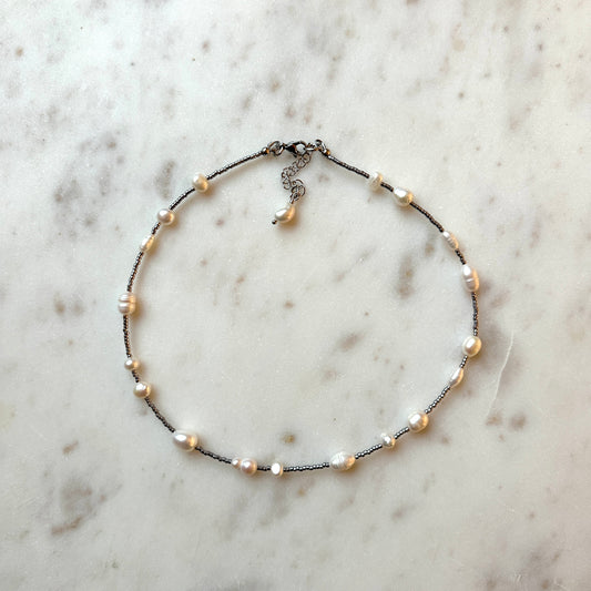 Anna | Pearls and glass beads necklace