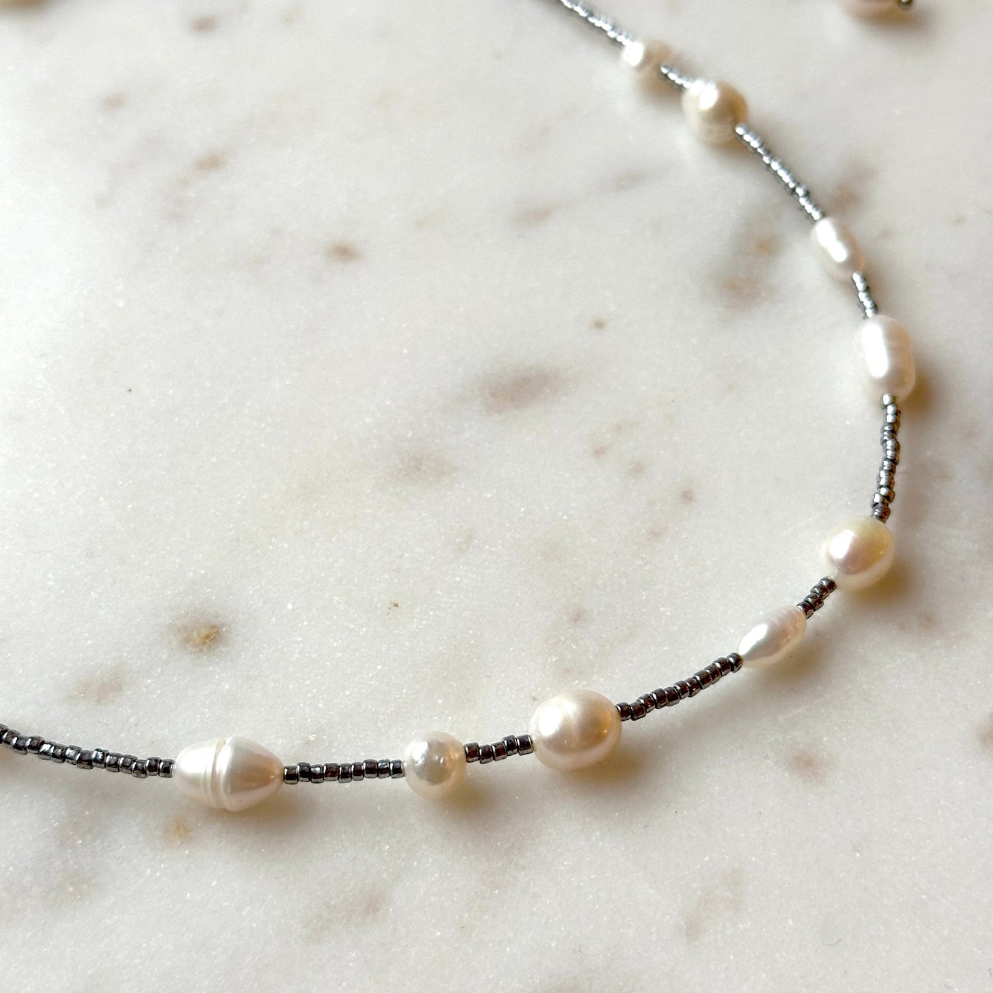 Anna | Pearls and glass beads necklace
