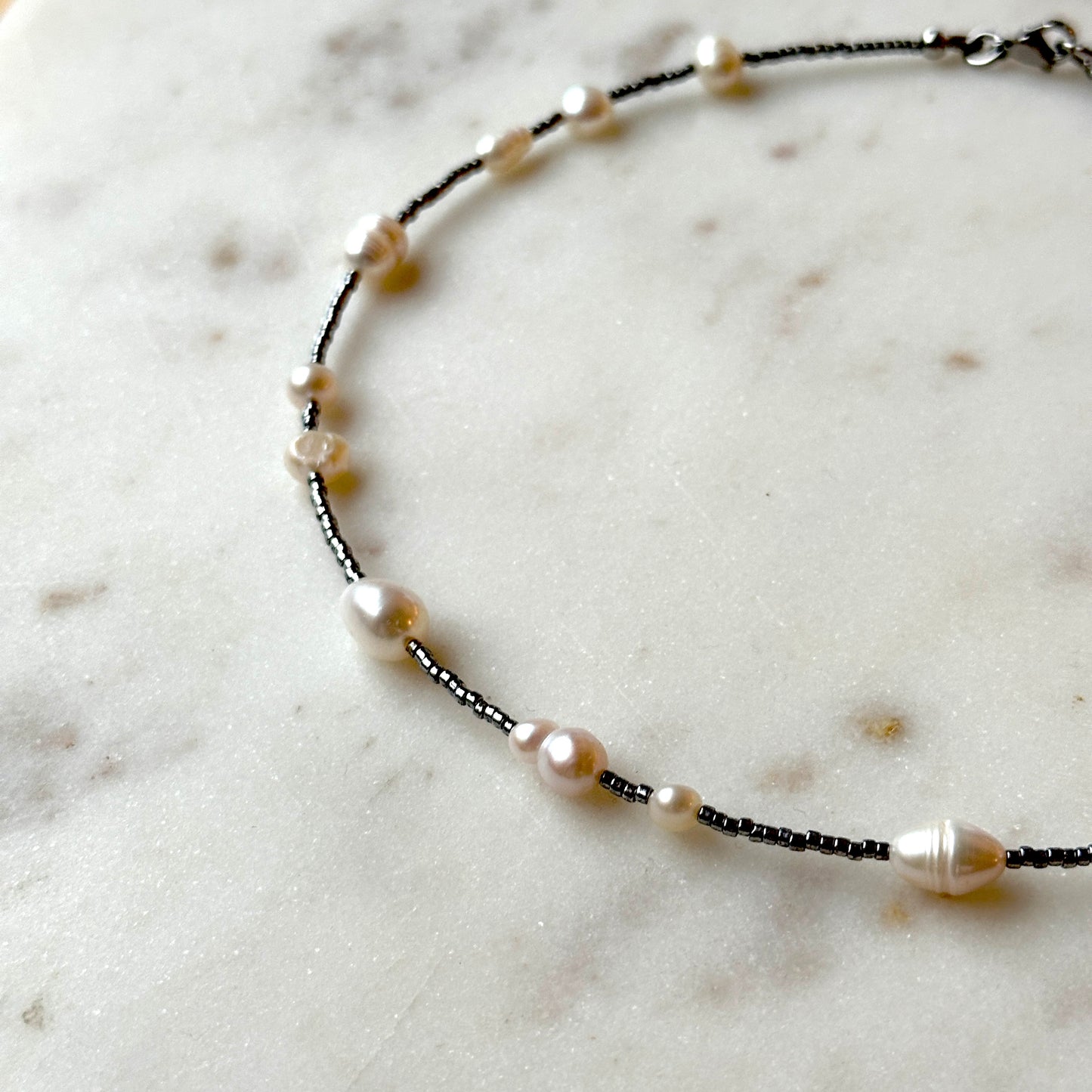 Anna | Pearls and glass beads necklace