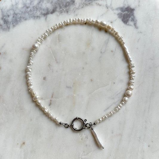 Anna-Clara | Upcycled pearls necklace