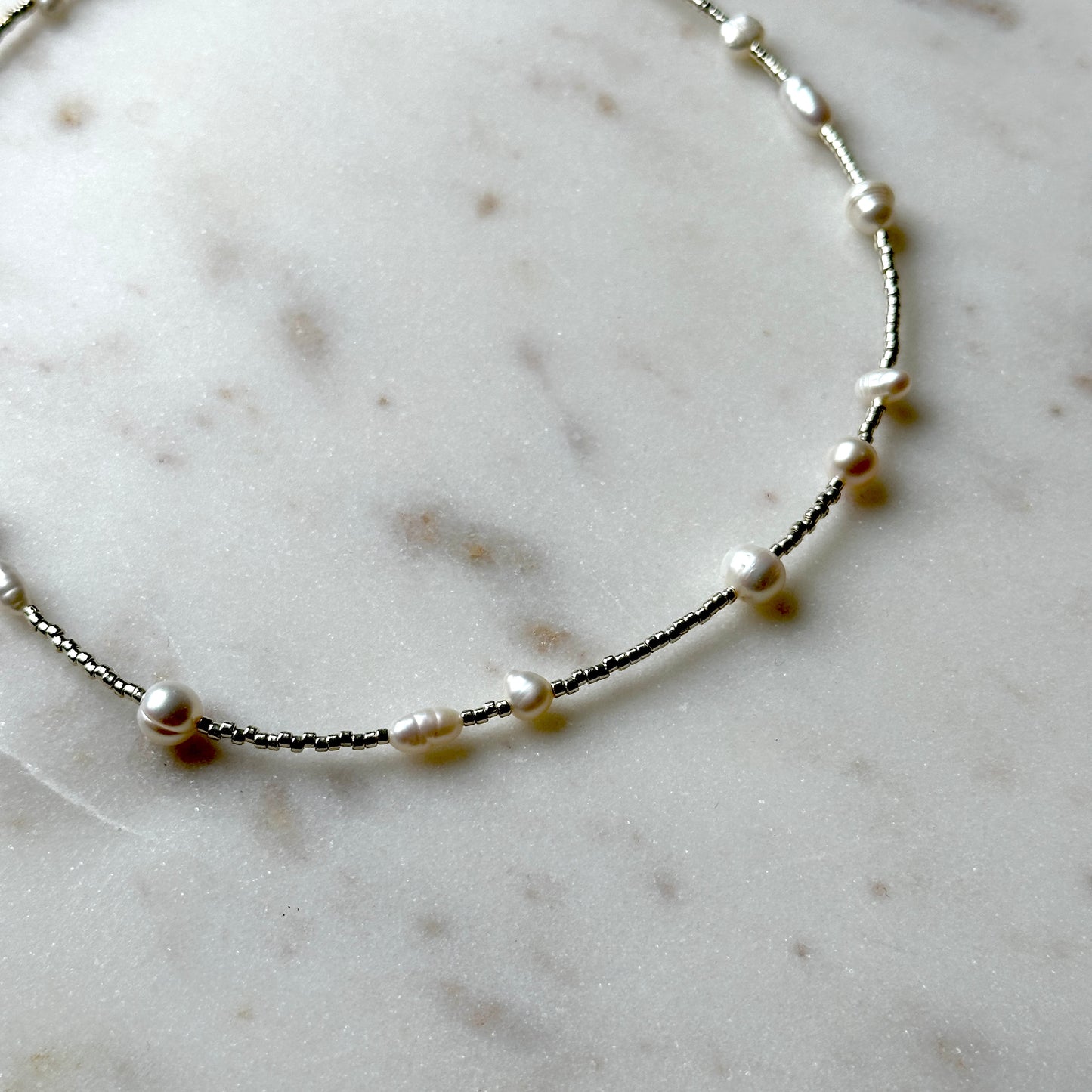 Anna | Pearls and glass beads necklace