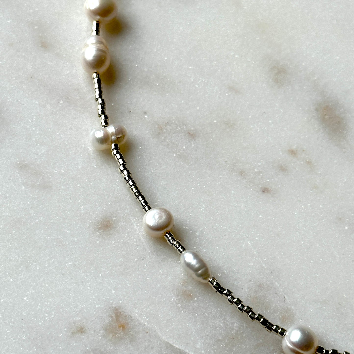 Anna | Pearls and glass beads necklace