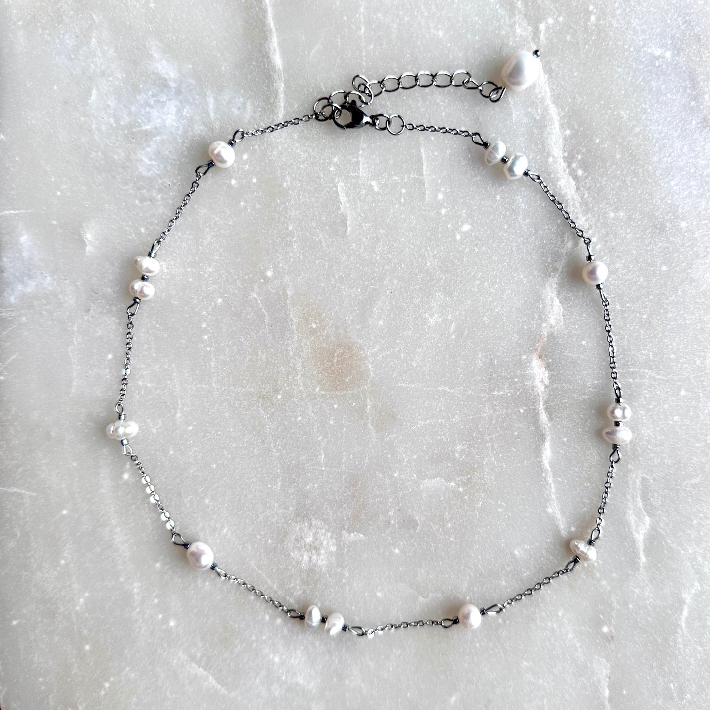 Zoe | Upcycled pearls on a thin chain