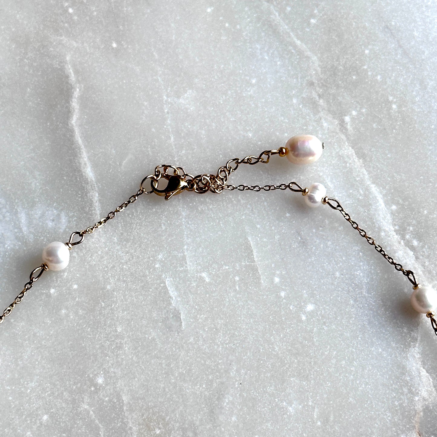 Zoe | Upcycled pearls on a thin necklace
