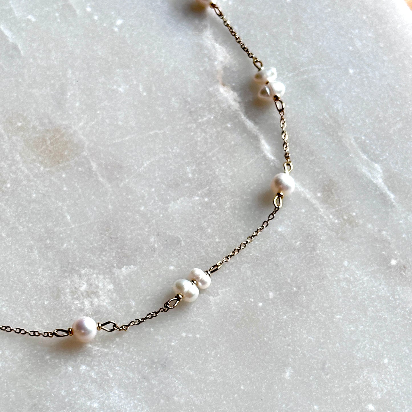Zoe | Upcycled pearls on a thin necklace