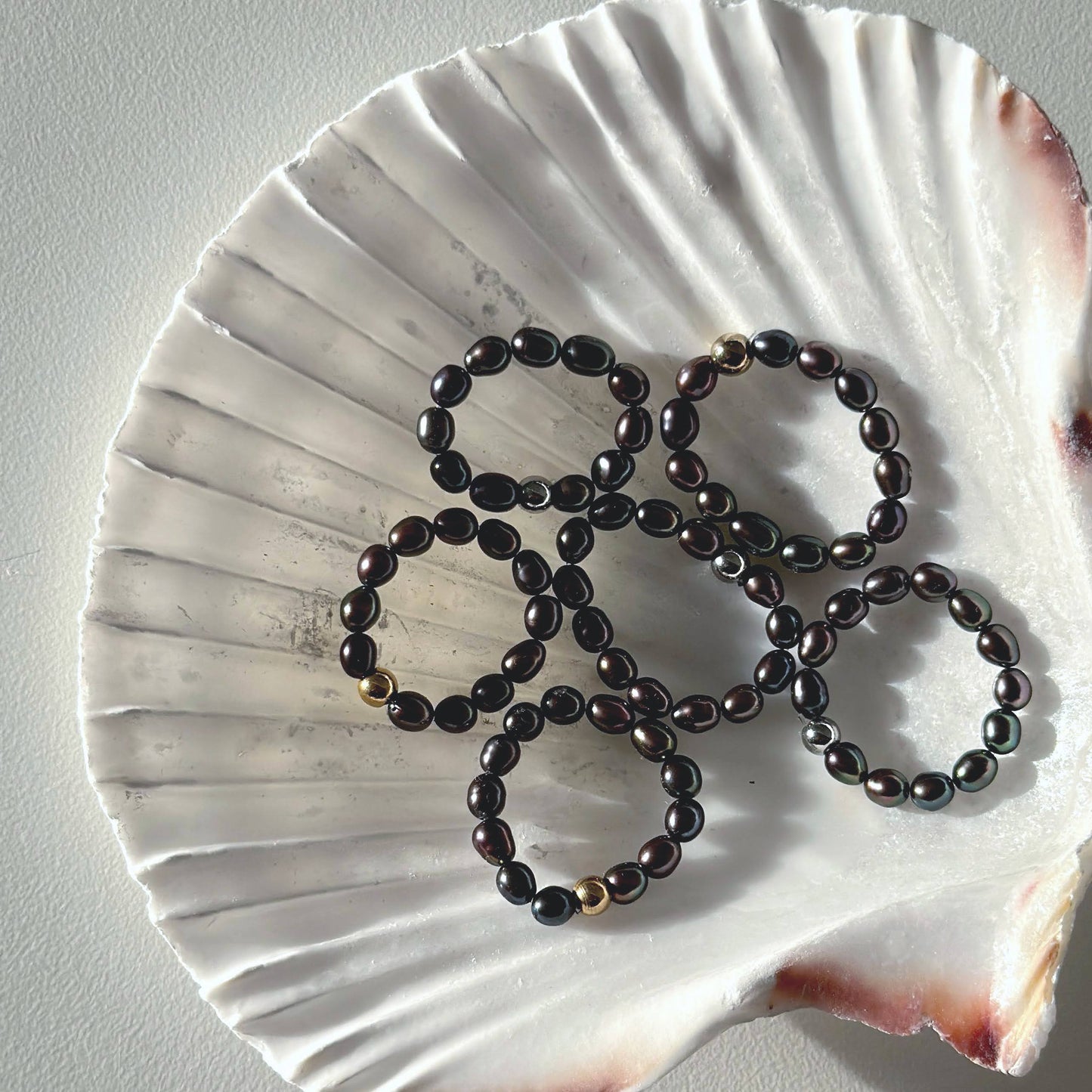 Helen|Upcycled grey pearls ring