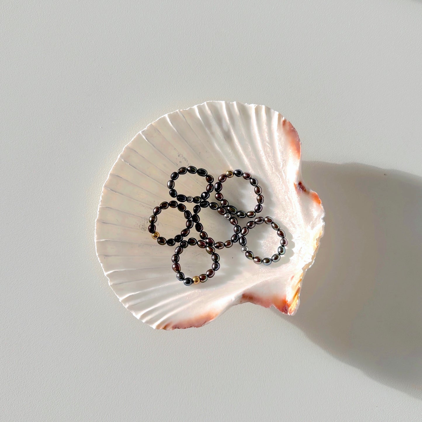 Helen|Upcycled grey pearls ring