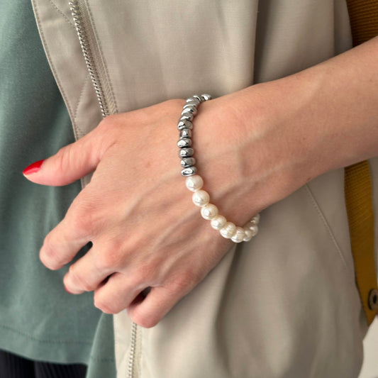 handmade pearl bracelet half in half with hematite stone, elegant and simple bracelet for everyday