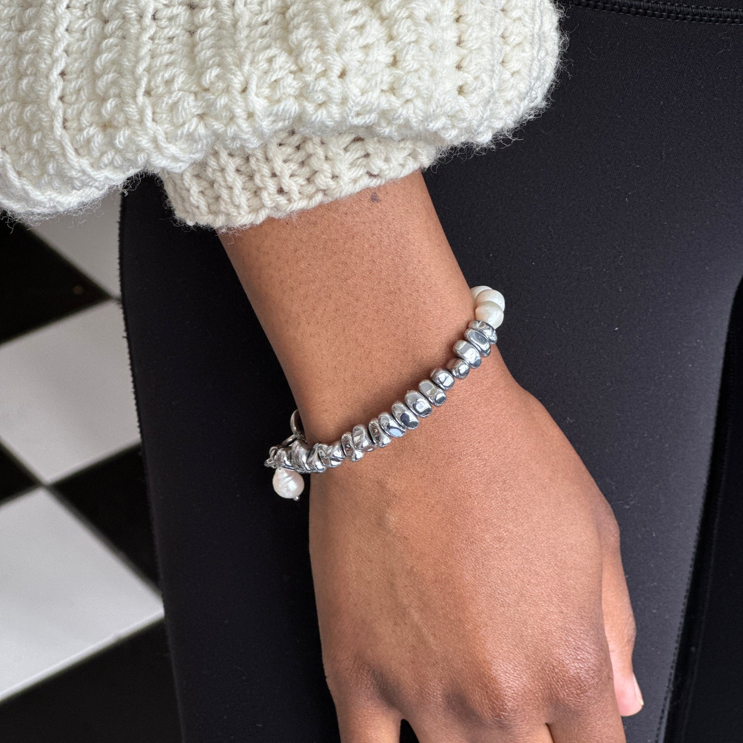 Isabell|Upcycled pearls with hematites bracelet