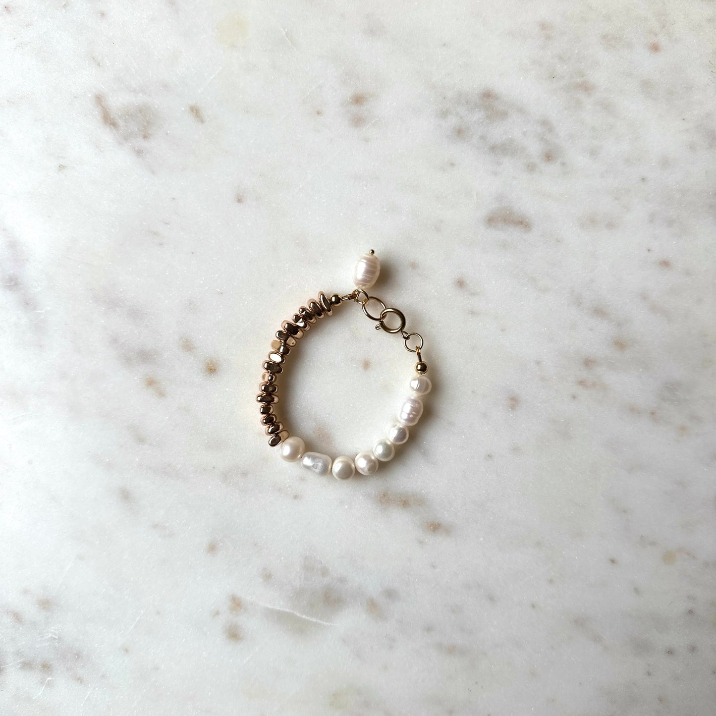 Isabell|Upcycled pearls with hematites bracelet
