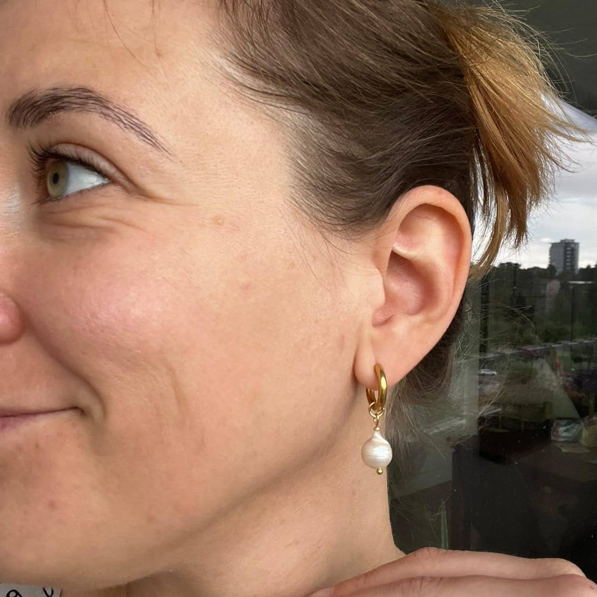 Lisa|2 in 1|Minimalistic baroque pearls earrings