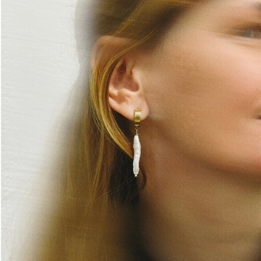 Melissa | Long pearl earrings