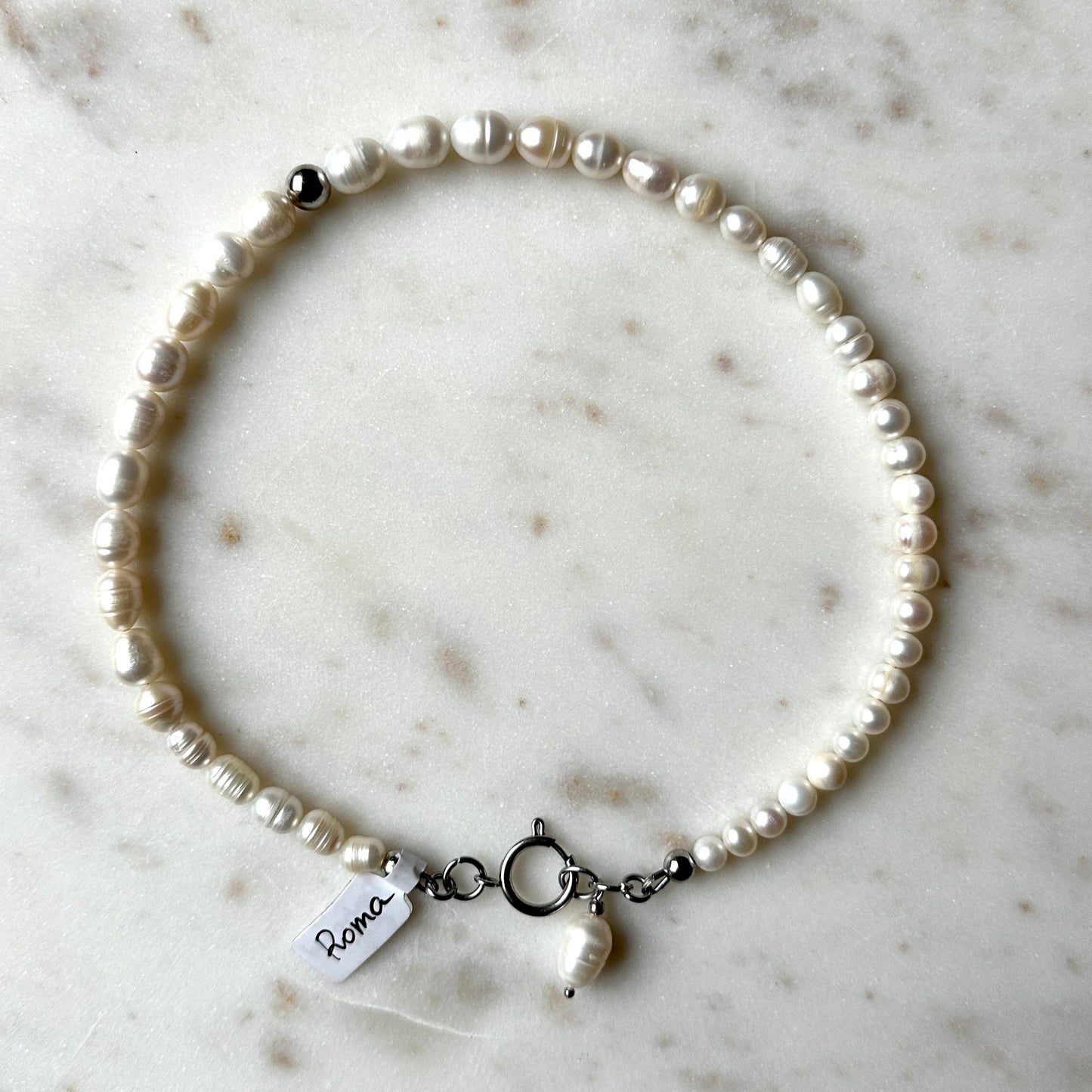 Roma | Destroyed pearls necklace
