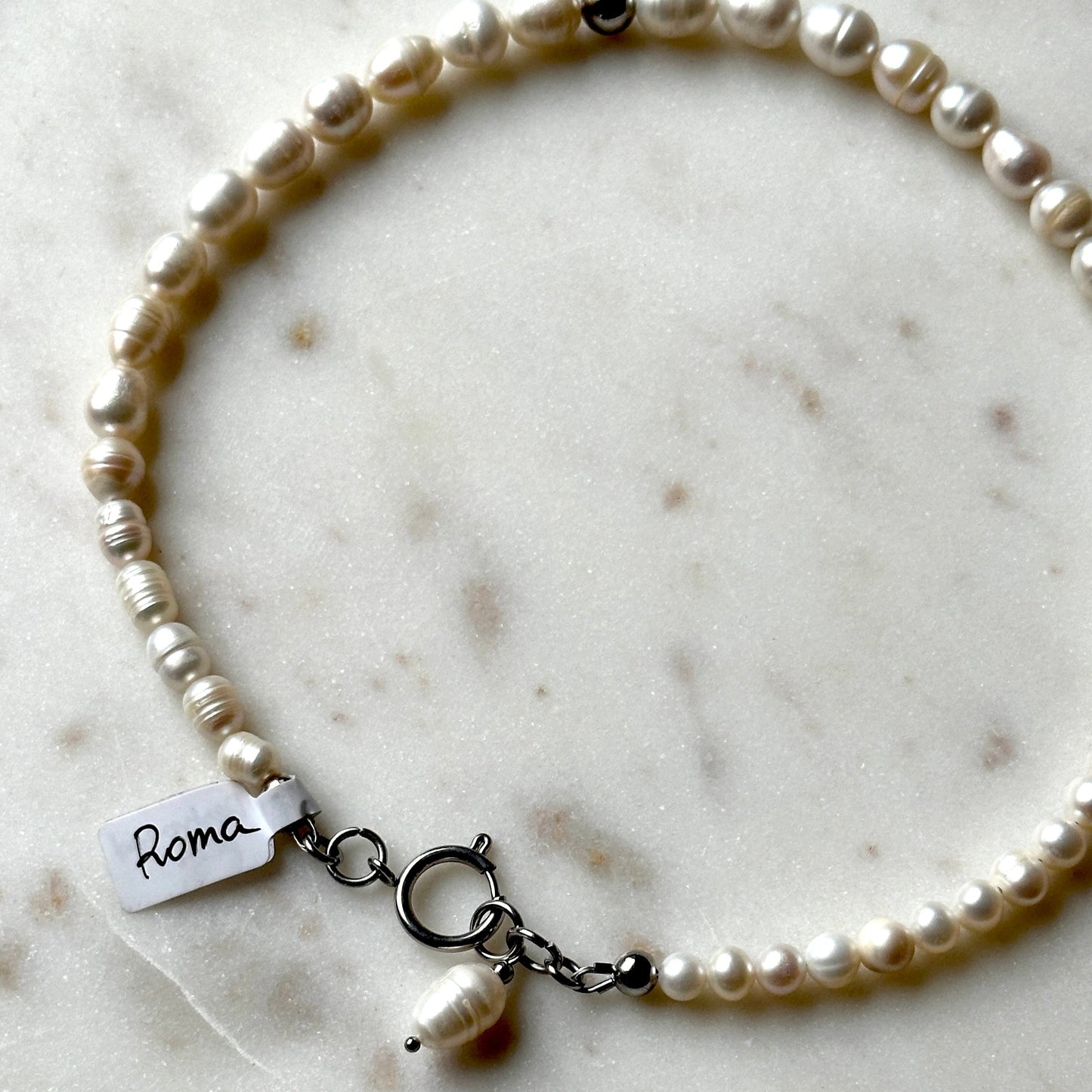 Roma | Destroyed pearls necklace