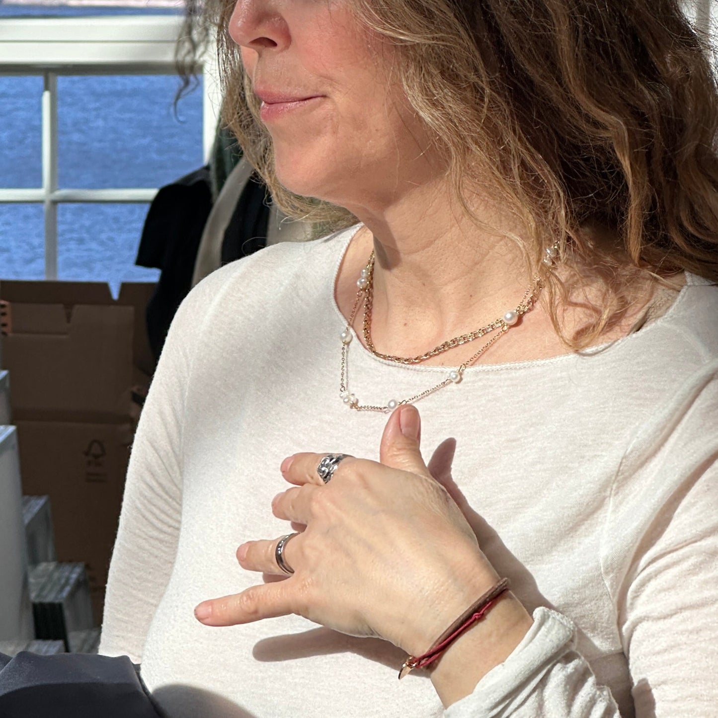 Zoe | Delicate pearls and chain