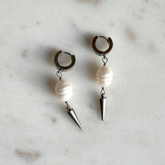 Marlene • pearl earrings with spikes