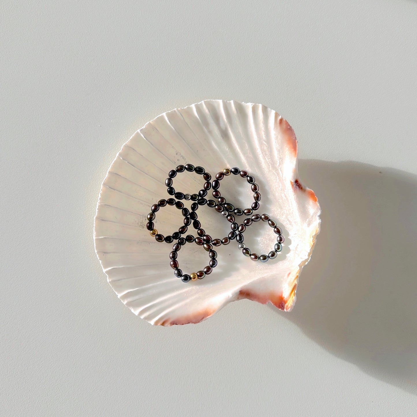 Helen｜Upcycled black pearls ring