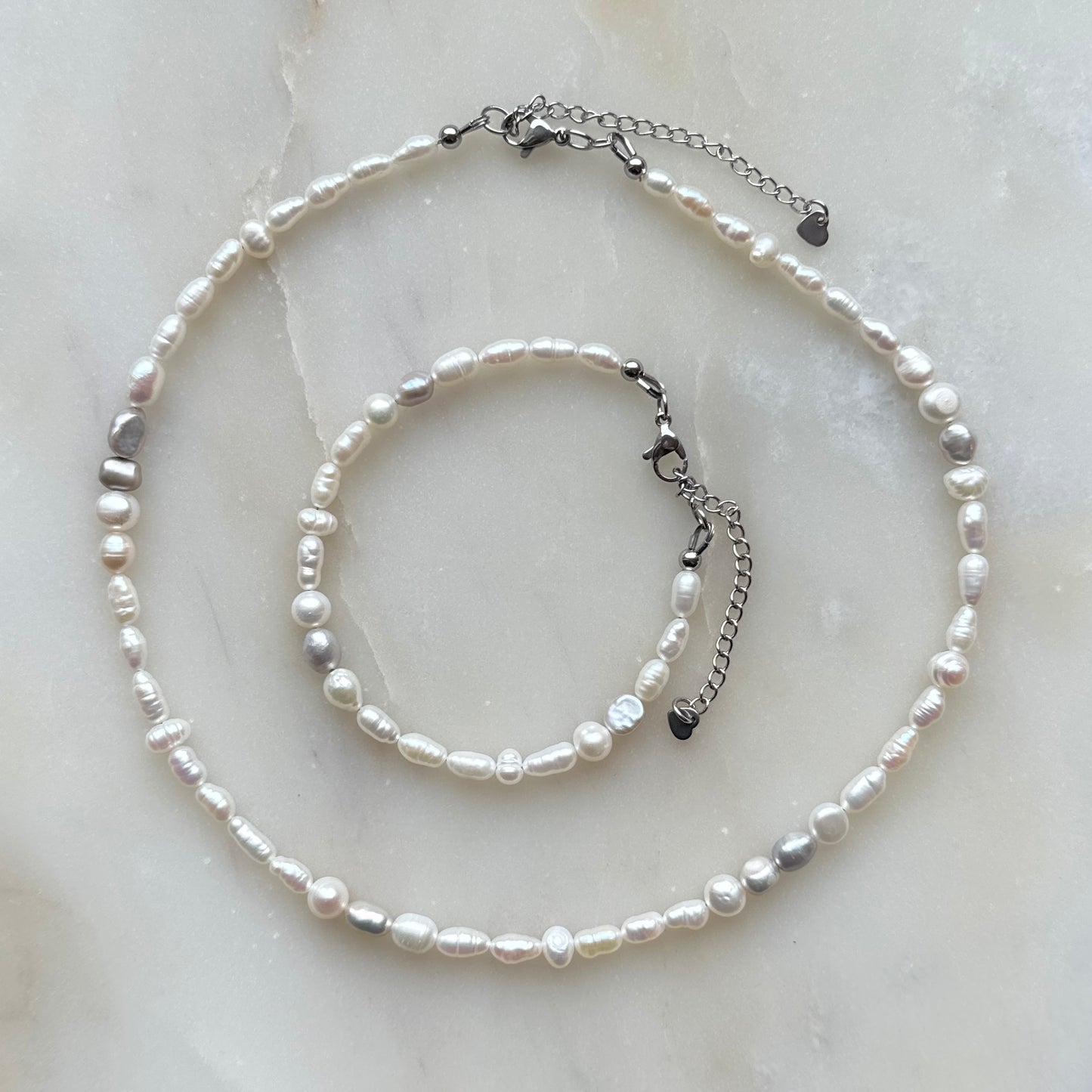 Monika｜Upcycled pearls necklace