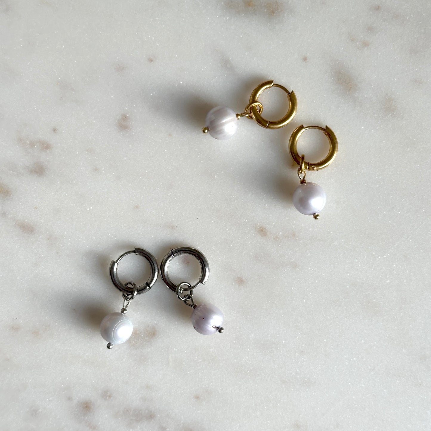 Johanna | Classic blue pearl earrings