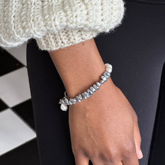 Isabell｜Upcycled pearls with hematites bracelet
