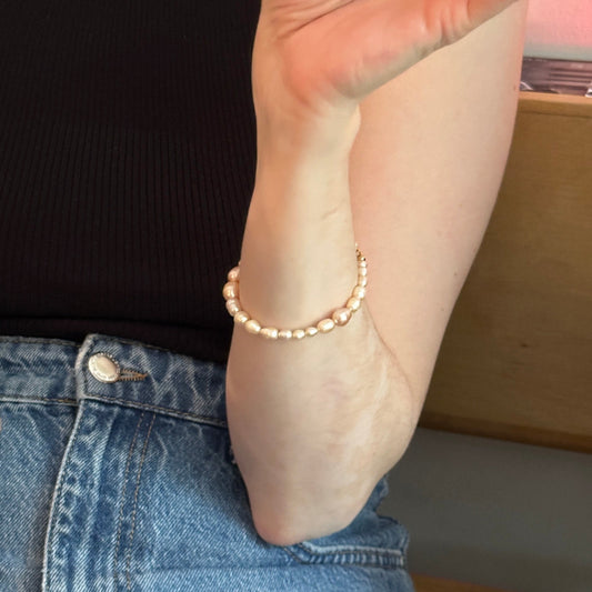 Monika｜Upcycled irregular pearls bracelet
