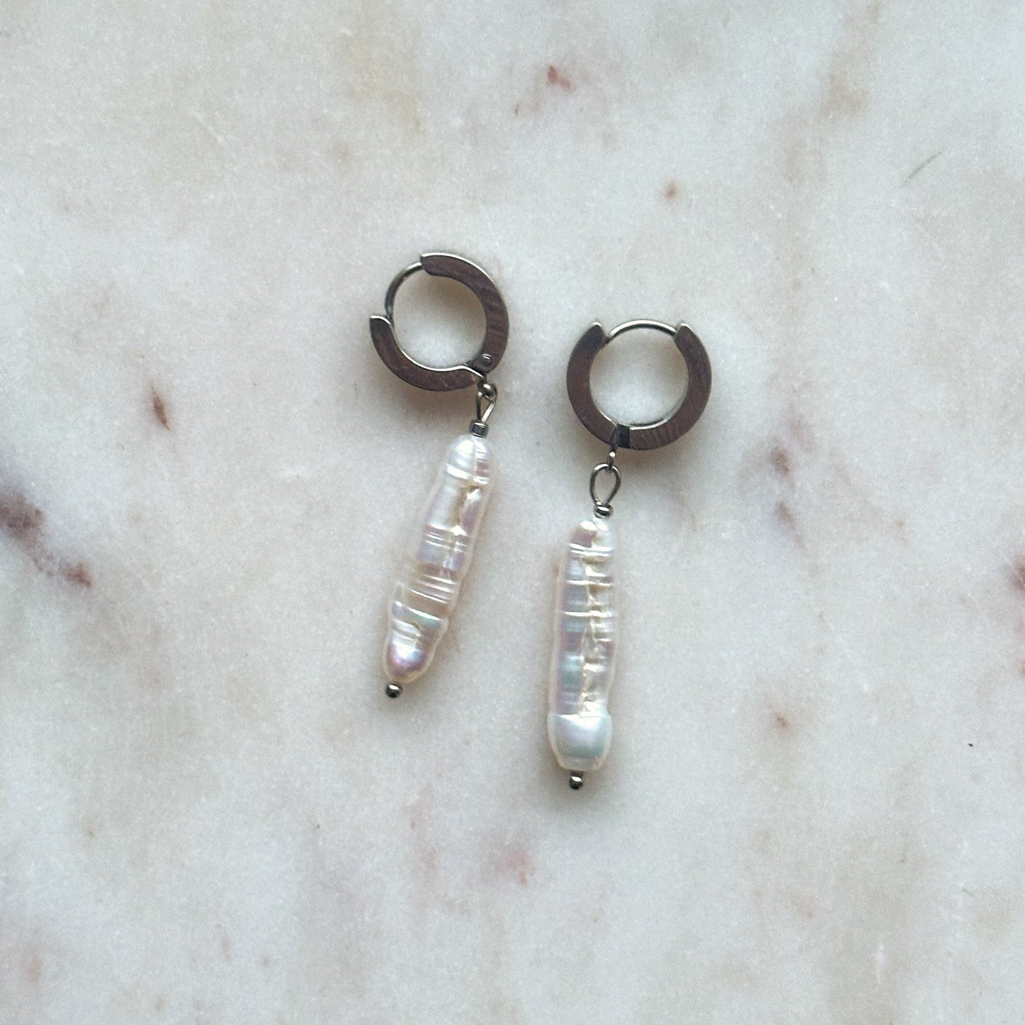 Melissa | Long pearl earrings