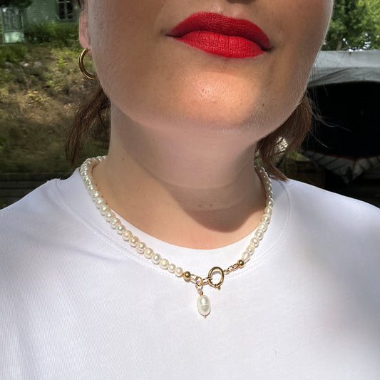 Roma | Destroyed pearls necklace